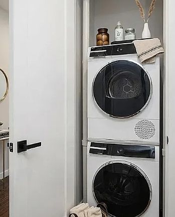 5th image of 72 Carmine St APT 1C