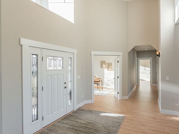 3rd image of 366 E Silverado Court