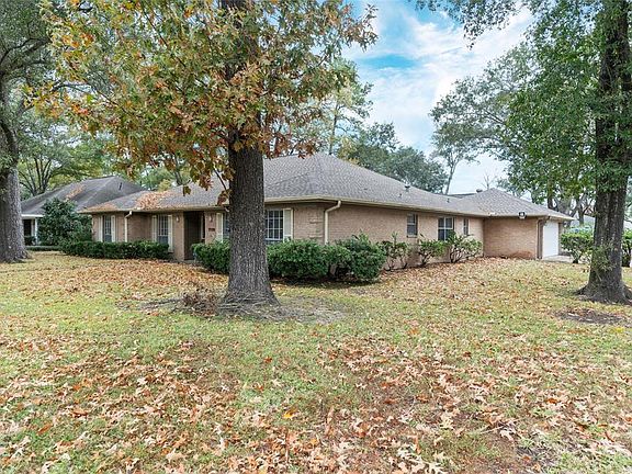 3rd image of 7122 Bayou Forest Dr