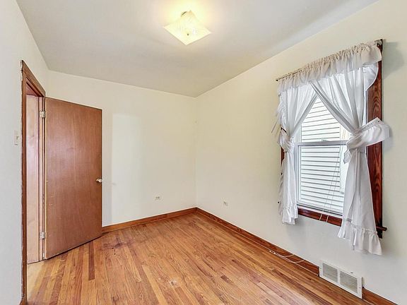 5th image of 3234 N Orange Ave