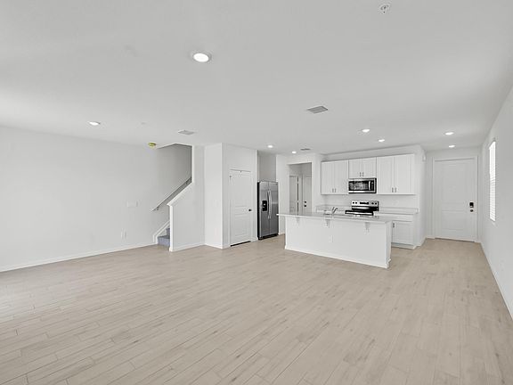 5th image of 636 Salisbury Circle