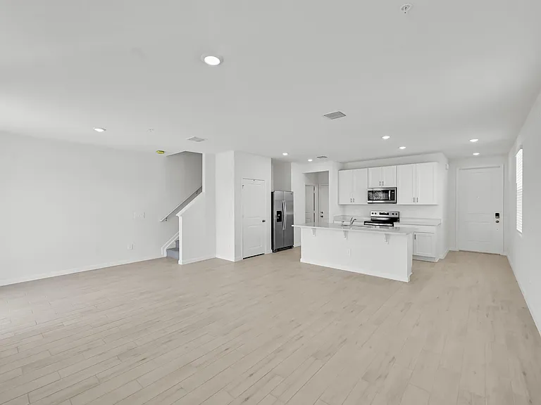 575 Salisbury Cir — Photo 4