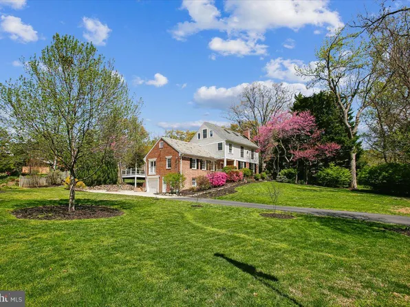 1305 Key Dr, Alexandria, VA 22302