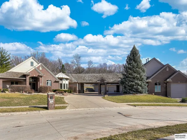 107 Banyan Ct, Bellevue, NE 68005