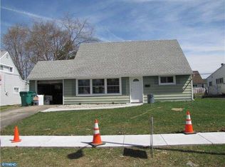 30 Mayflower Rd, Levittown, PA 19056