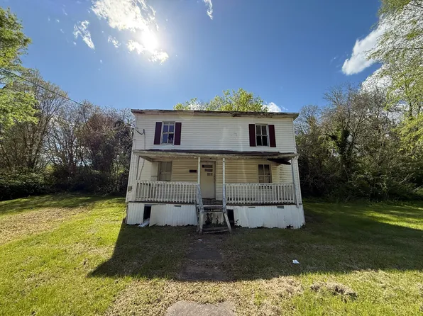 9 Jackson St N, Martinsville, VA 24112