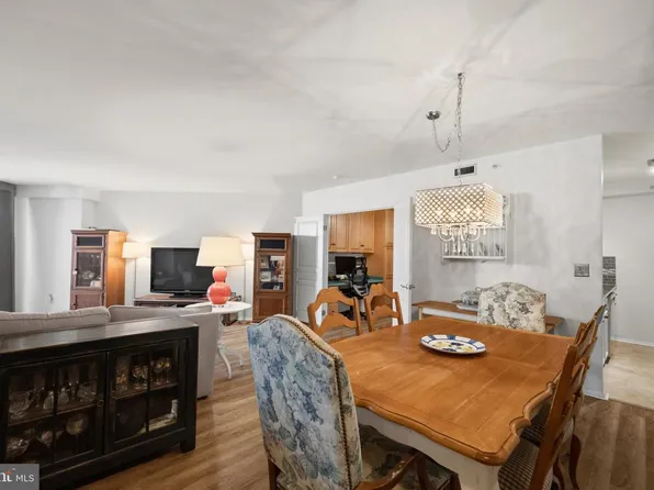 7111 Woodmont Ave APT 709, Bethesda, MD 20815