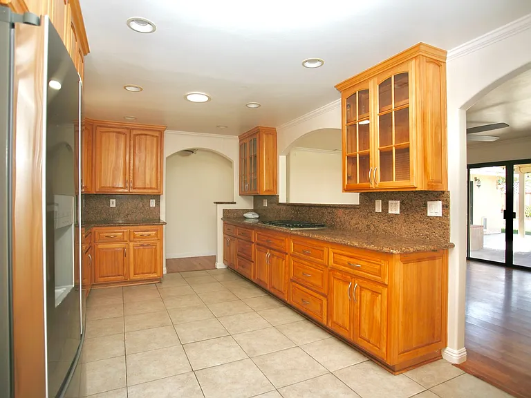 8334 Lake Ashwood Ave — Photo 5