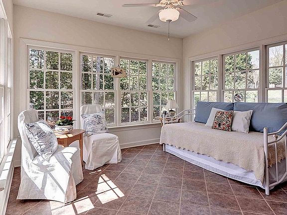 4th image of 204 Old Carriage Way