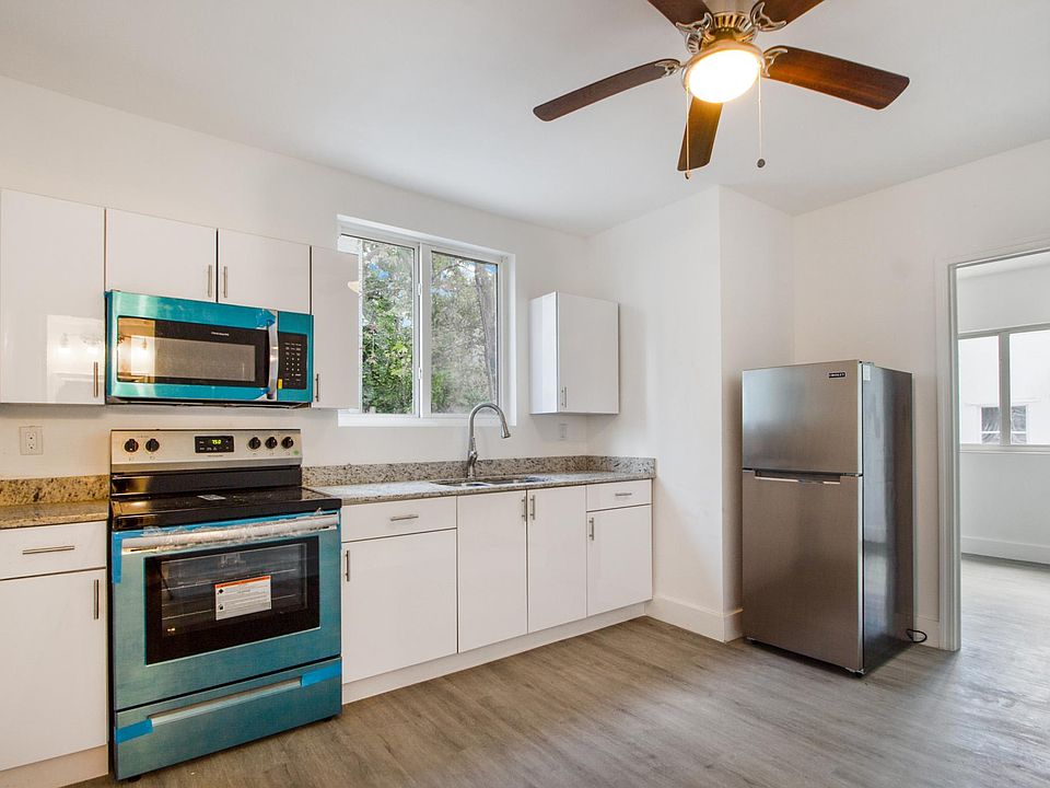 2nd image of 1012 SW 4th St #1