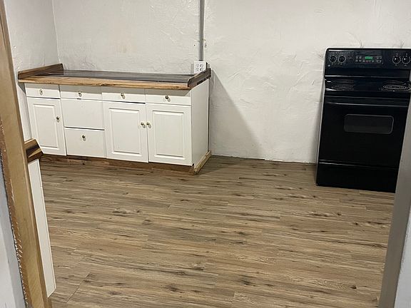 3rd image of 5 E Market St