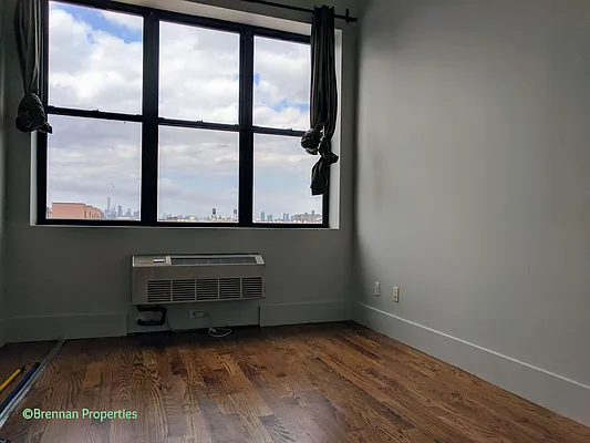 Rented by Manhattan Management LLC | media 60