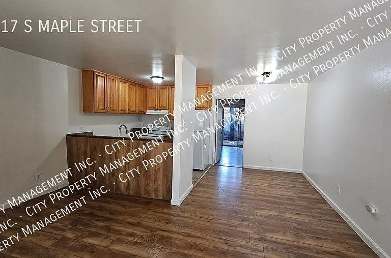 1317 S Maple St — Photo 1