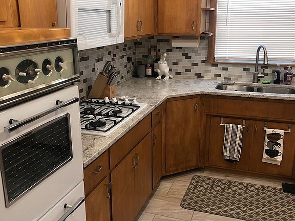 3rd image of 5631 N Parkside Ave