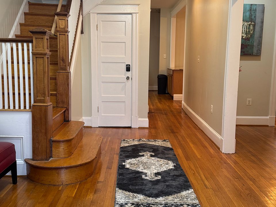 Furnished entryway