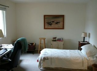 8 Plum Ct, Raritan Township, NJ