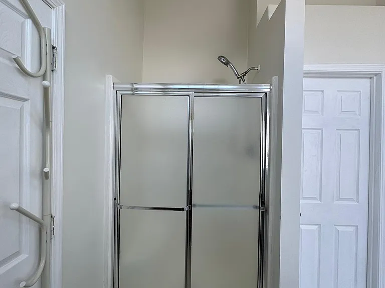 504 Thames Cir — Photo 37