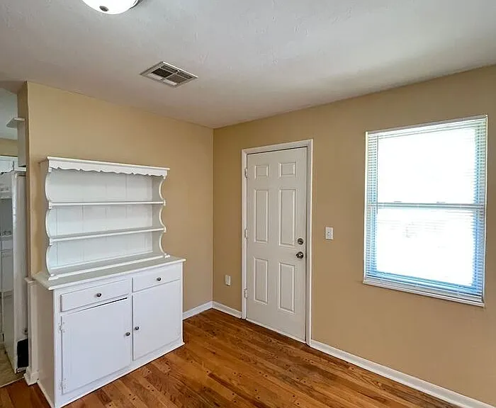 3617 1/2 N Drexel Blvd — Photo 6