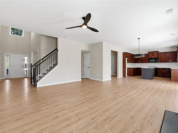 4th image of 2725 Blackstock Dr