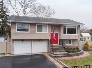 7 Otsego Ave, Dix Hills, NY 11746