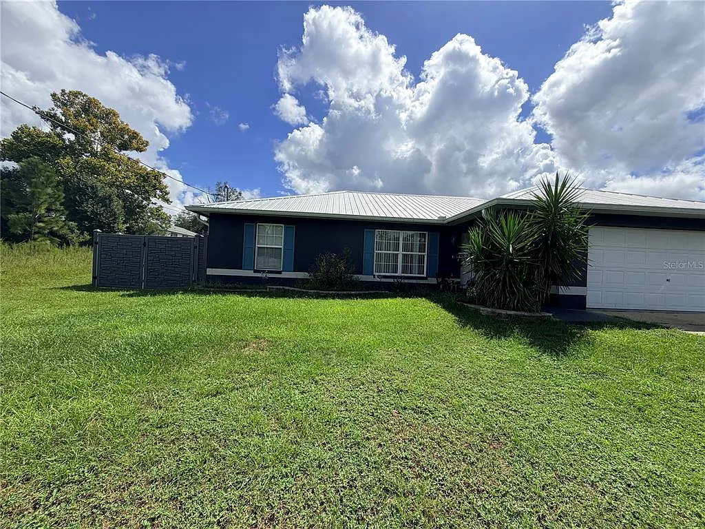 3 bed, 2.0 bath, 1433 sqft, $1,800 — Photo 2