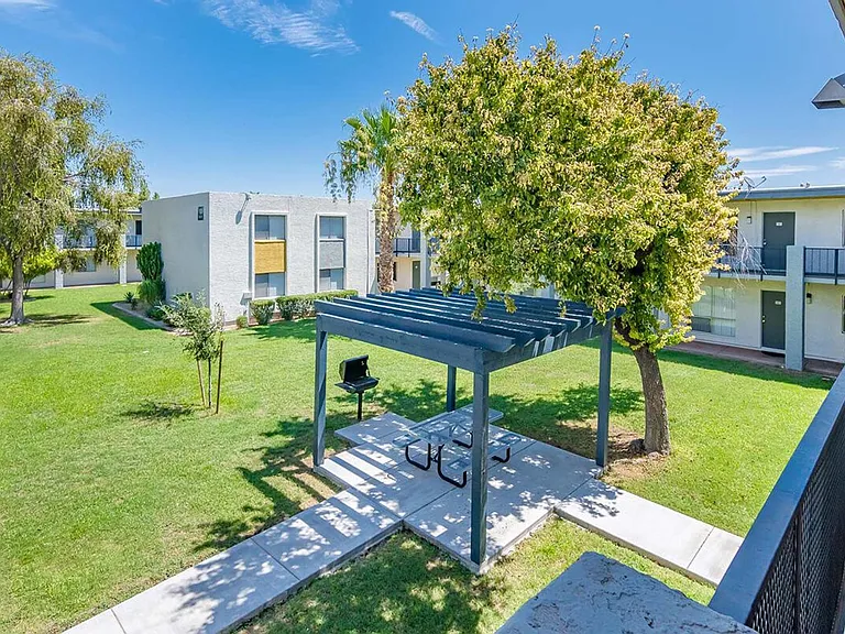 The Lennox at Tempe — Photo 14