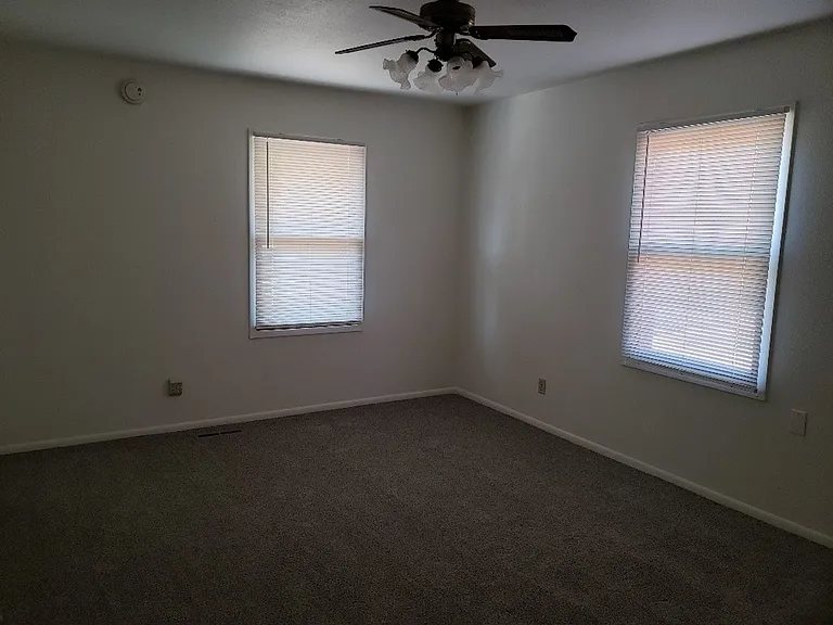 2212 Glenwood Cir — Photo 17