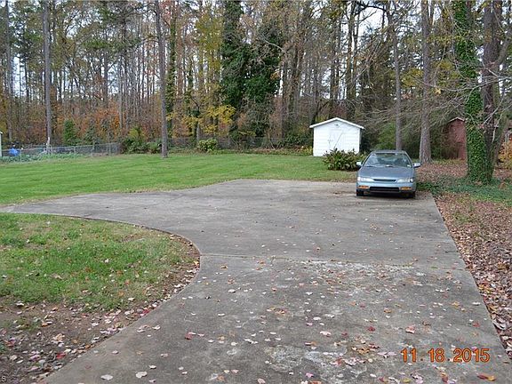 5th image of 1906 Circleview Dr