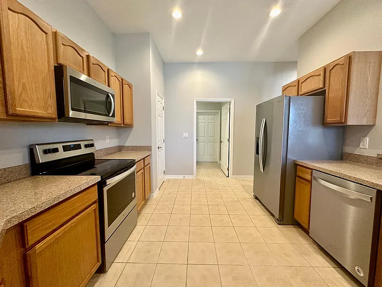 916 White Oak Way — Photo 15