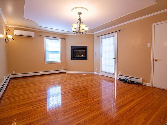 3rd image of 9505 Niagara Falls Blvd