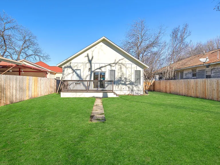 554 E Mitchell St — Photo 31