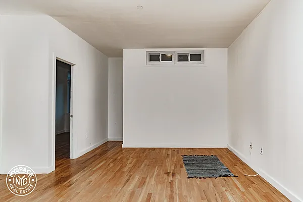 Rented by MySpaceNYC | media 42