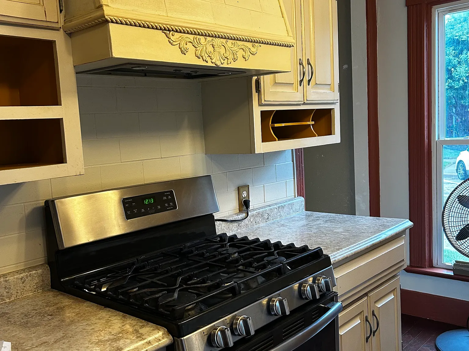 3 bed, 1.5 bath, 1337 sqft, $1,700 — Photo 3