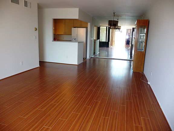 2nd image of 12830 Burbank Blvd Unit 222