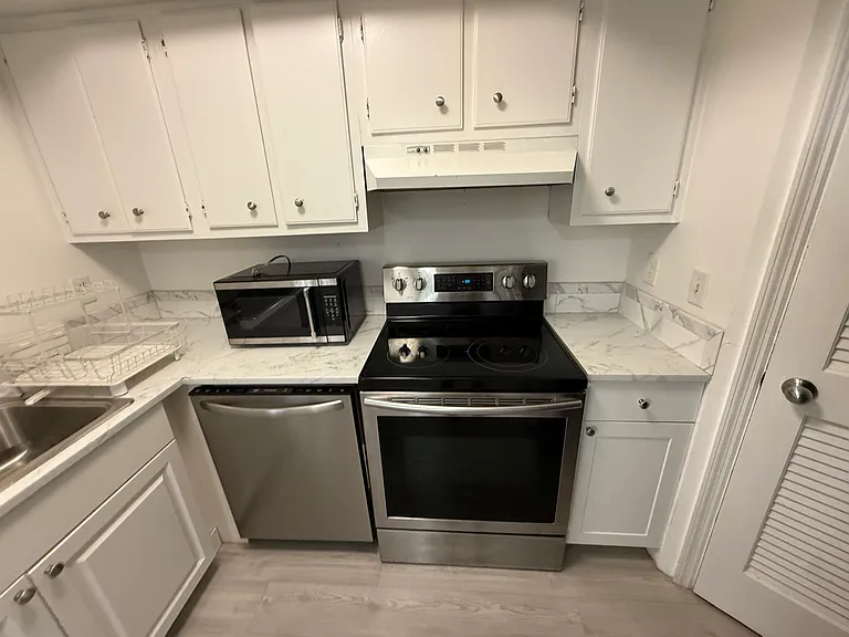 1458 Tamiami Trl #T7 — Photo 12