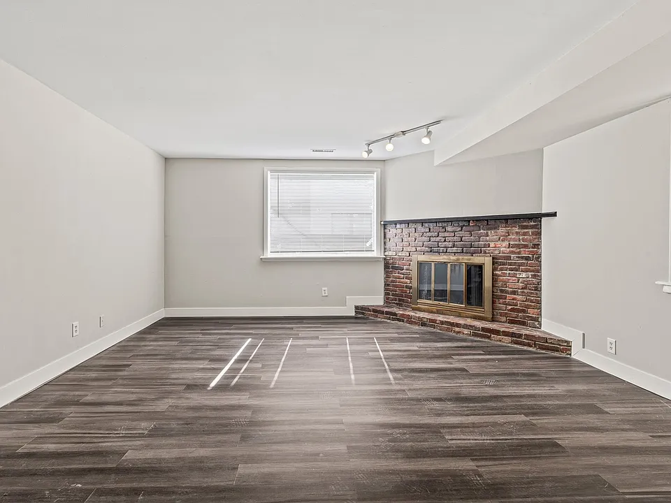 220 South St #2