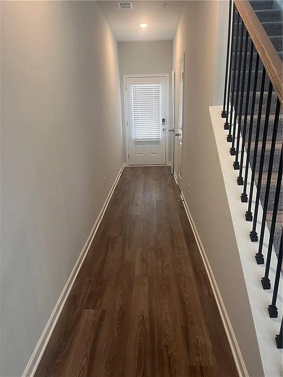 3 bed, 2.5 bath, 1946 sqft, $2,275 — Photo 3