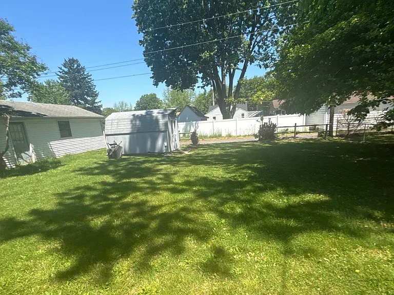 N Halsey Rd — Photo 2
