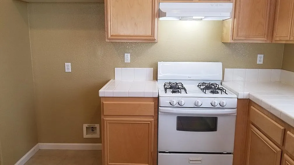 3 bed, 1875 sqft, $3,000 — Photo 3