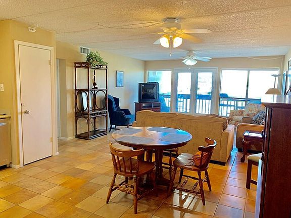 3rd image of 3113 Laguna Blvd APT 113