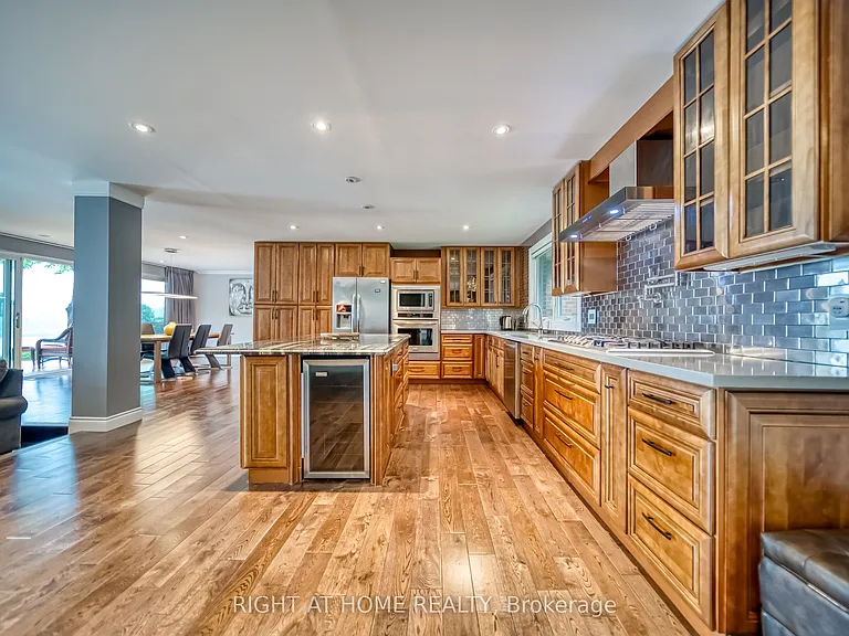 44 Royal Henley Blvd — Photo 8