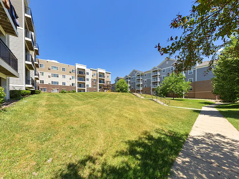 Washington Village West — Photo 4