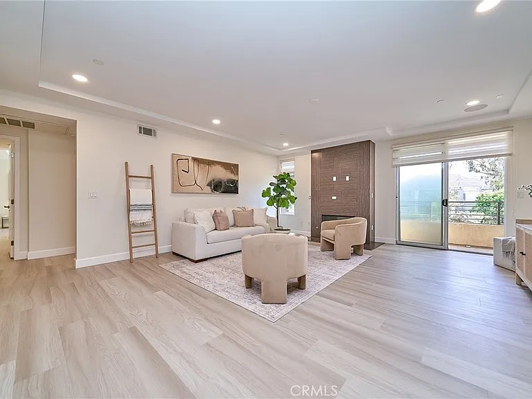 5525 W Olympic Blvd #202 — Photo 10