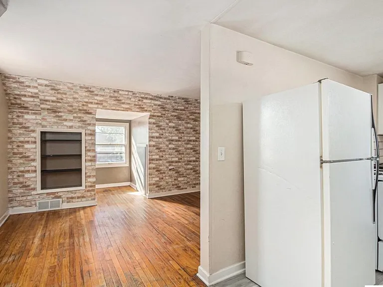 4520 Lafayette Ave #1 — Photo 3