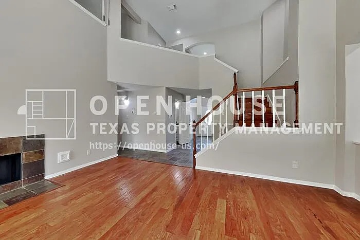 4 bed, 2.5 bath, 2604 sqft, $2,500 — Photo 3