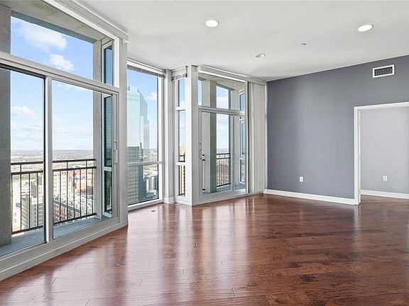 5th image of 500 Throckmorton St APT 2401