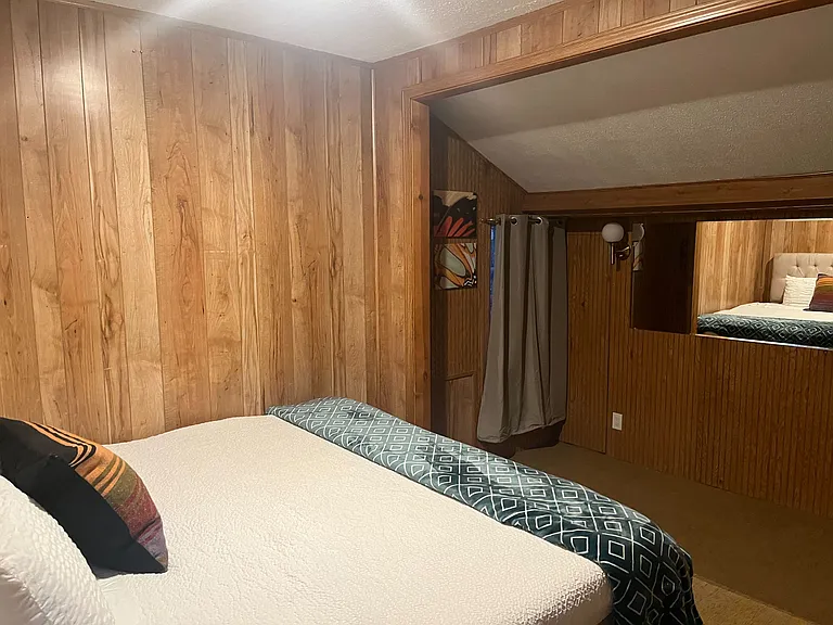 Three Pines Cabins - Cabin 1 - Bedroom 1