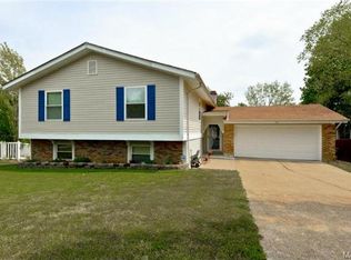 562 Vosshill Dr, Ballwin, MO 63021