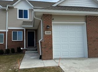 5889 Woodruff View Dr, Brighton, MI