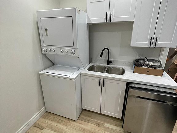 2nd image of 567 Woolwich St #6